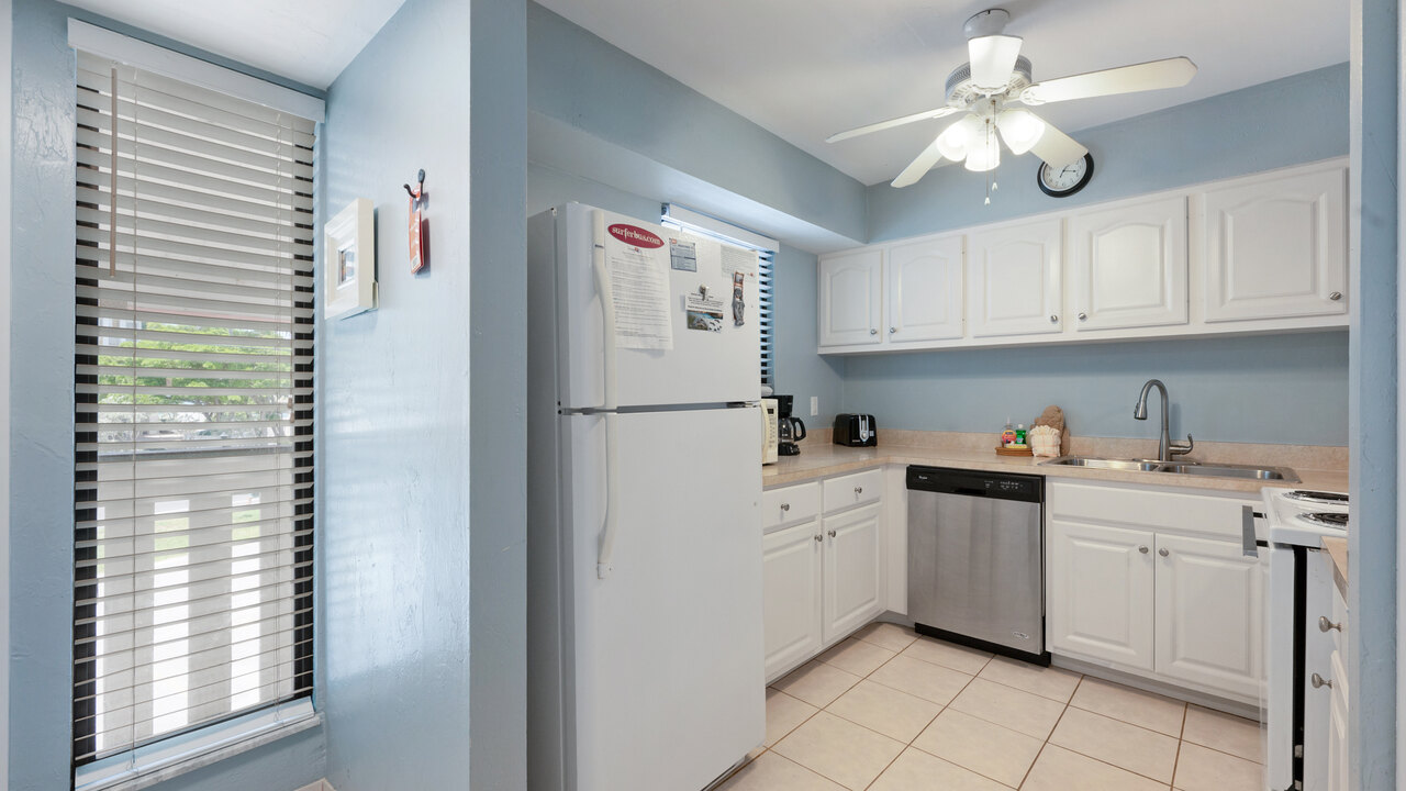 Runaway Bay 207 - Image 9