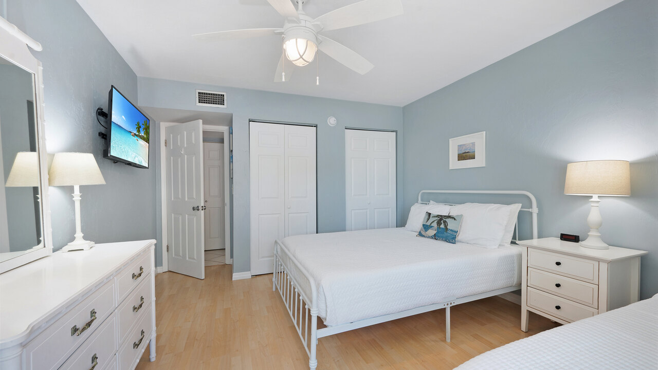 Runaway Bay 207 - Image 17
