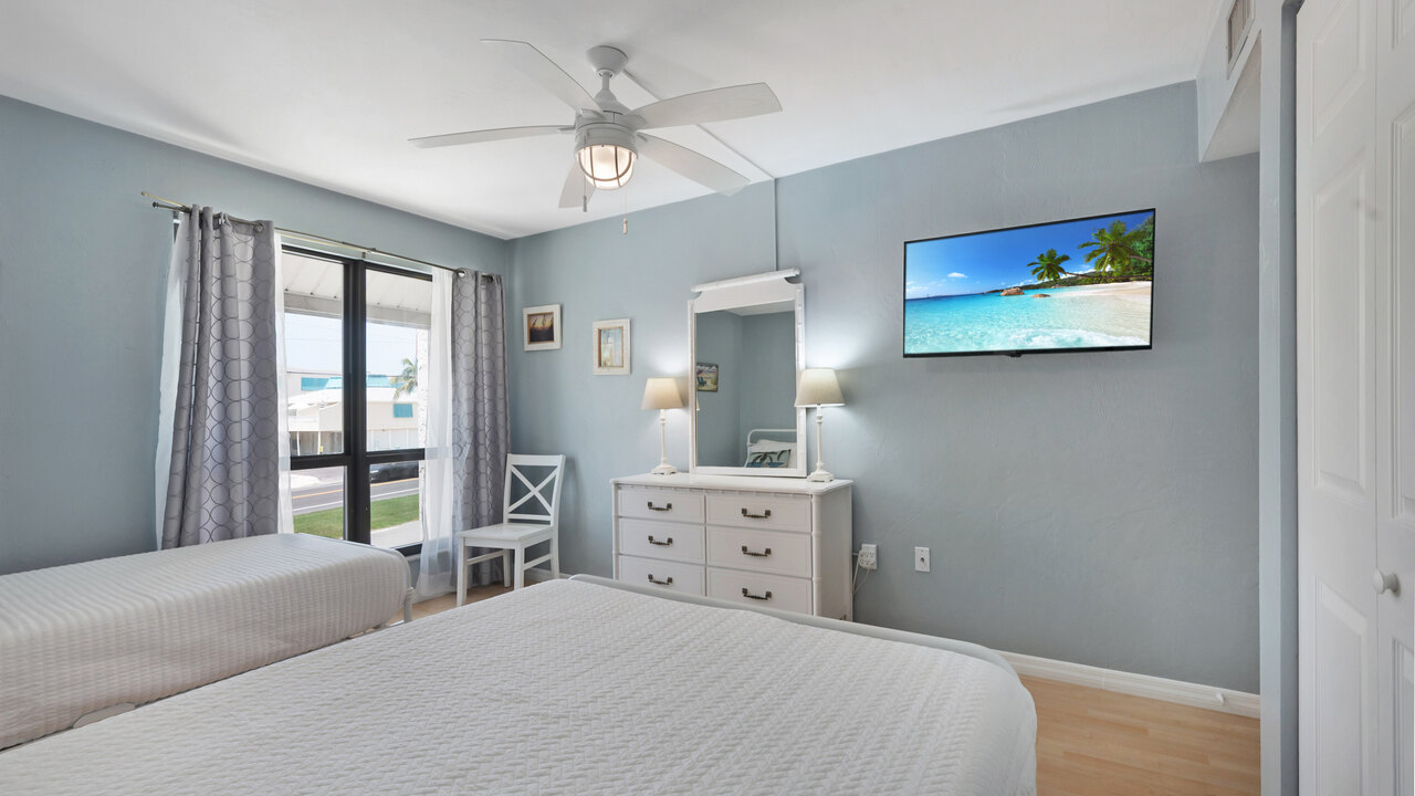 Runaway Bay 207 - Image 18