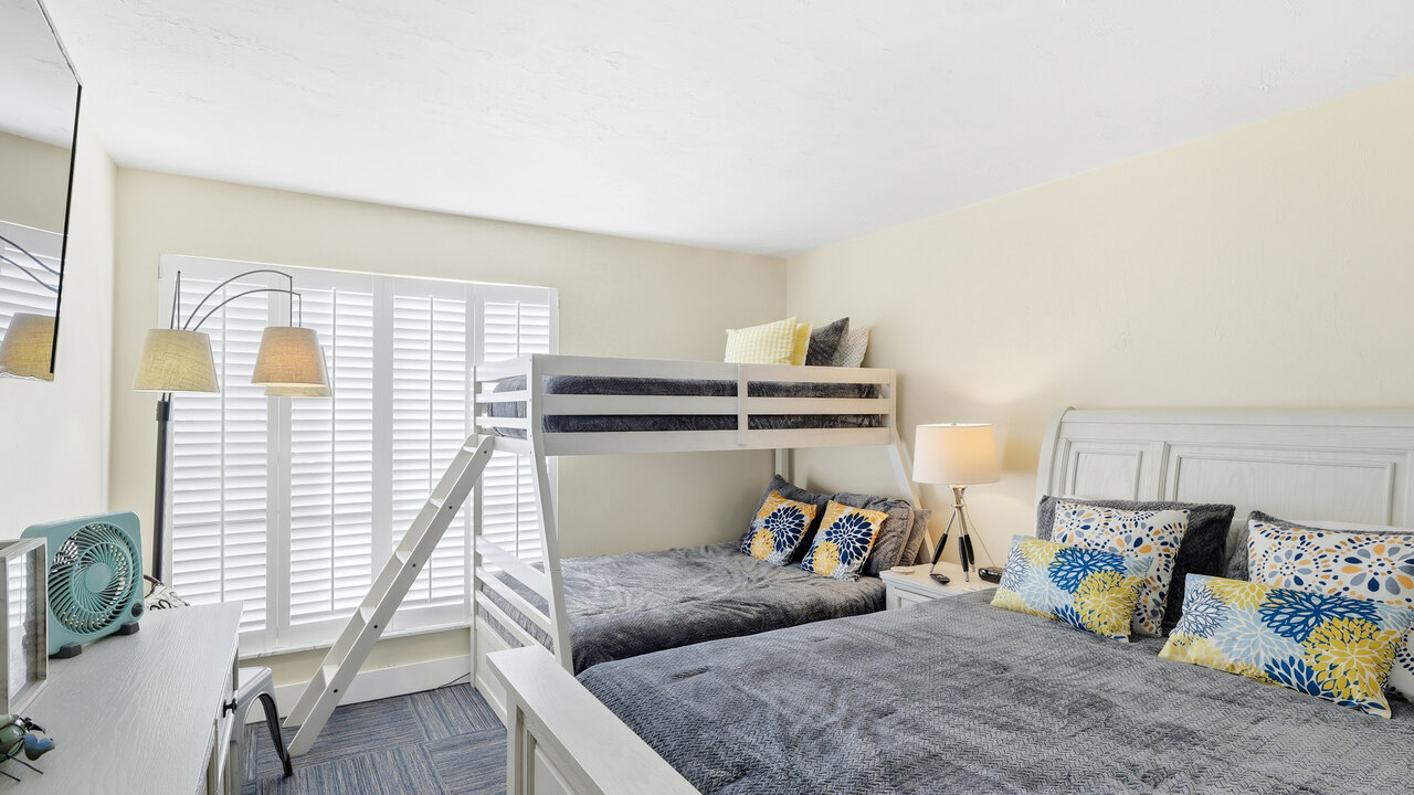 Runaway Bay 154 - Image 24