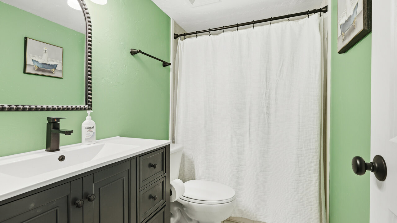 Runaway Bay 154 - Image 27