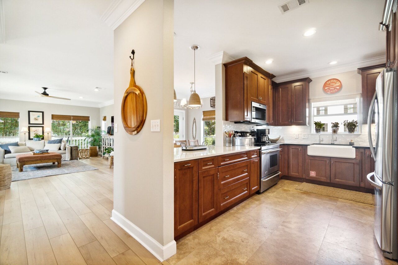 Island in The Sun - Image 10