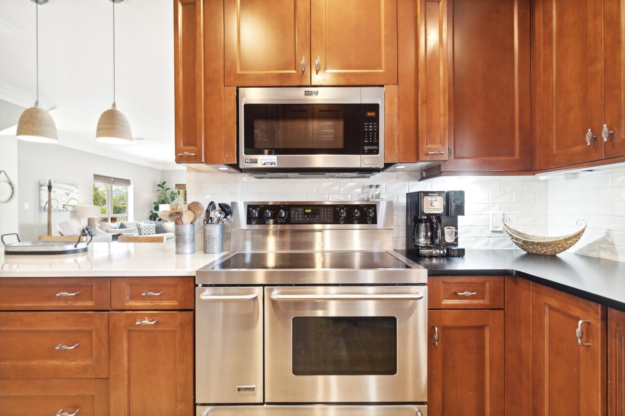 Island in The Sun - Image 12