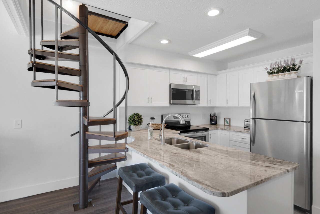 Mistral 18 - Image 14