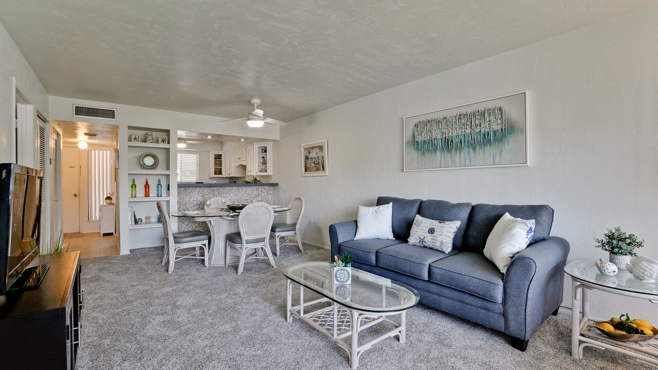 Runaway Bay 215 - Image 6