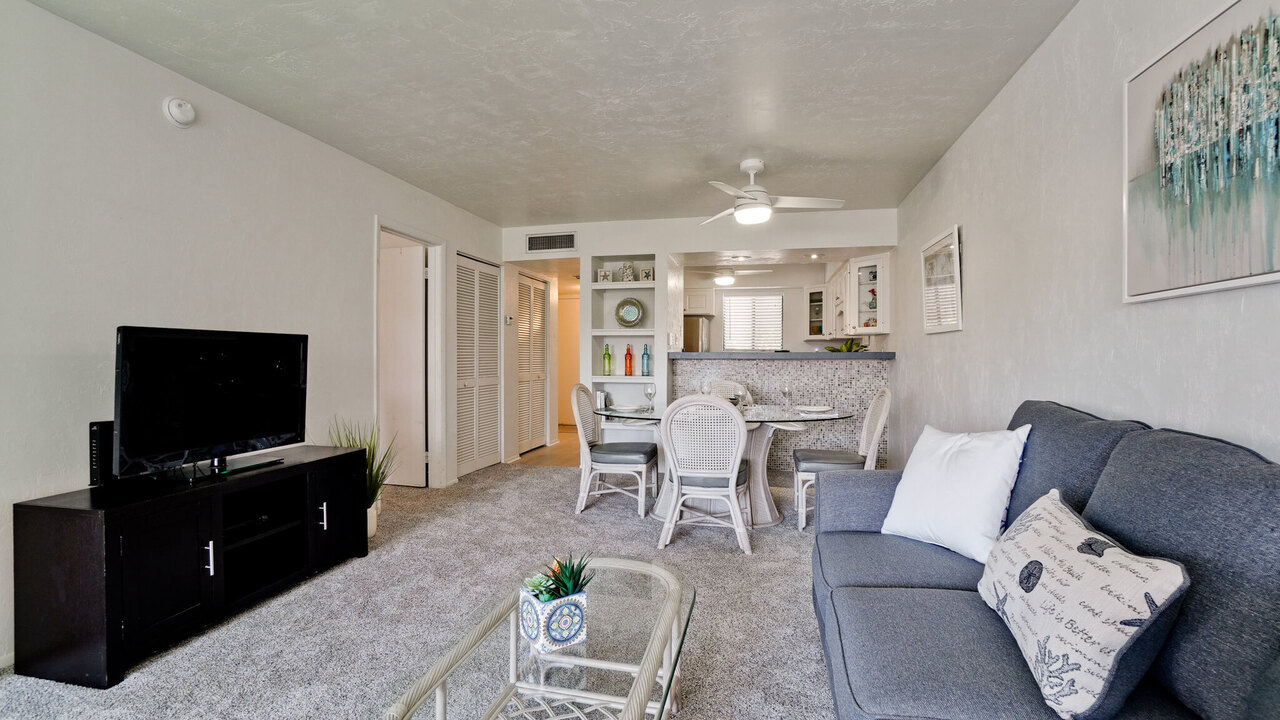 Runaway Bay 215 - Image 10