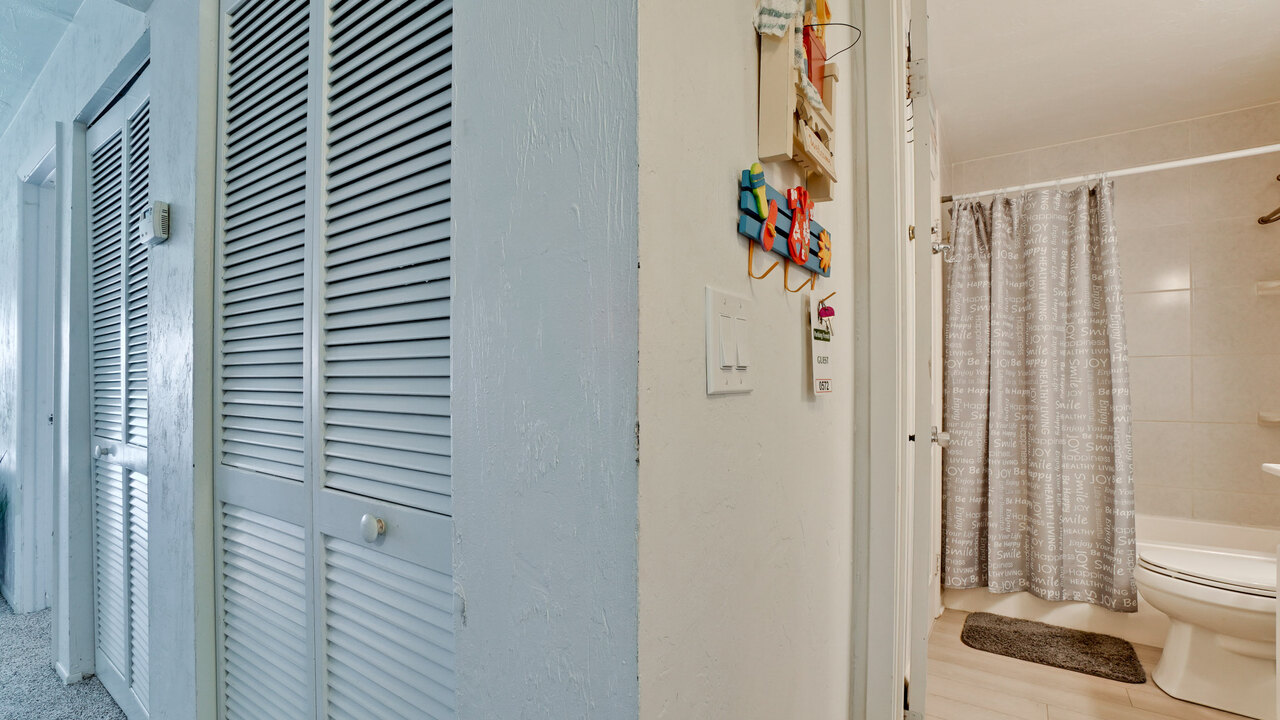 Runaway Bay 215 - Image 15