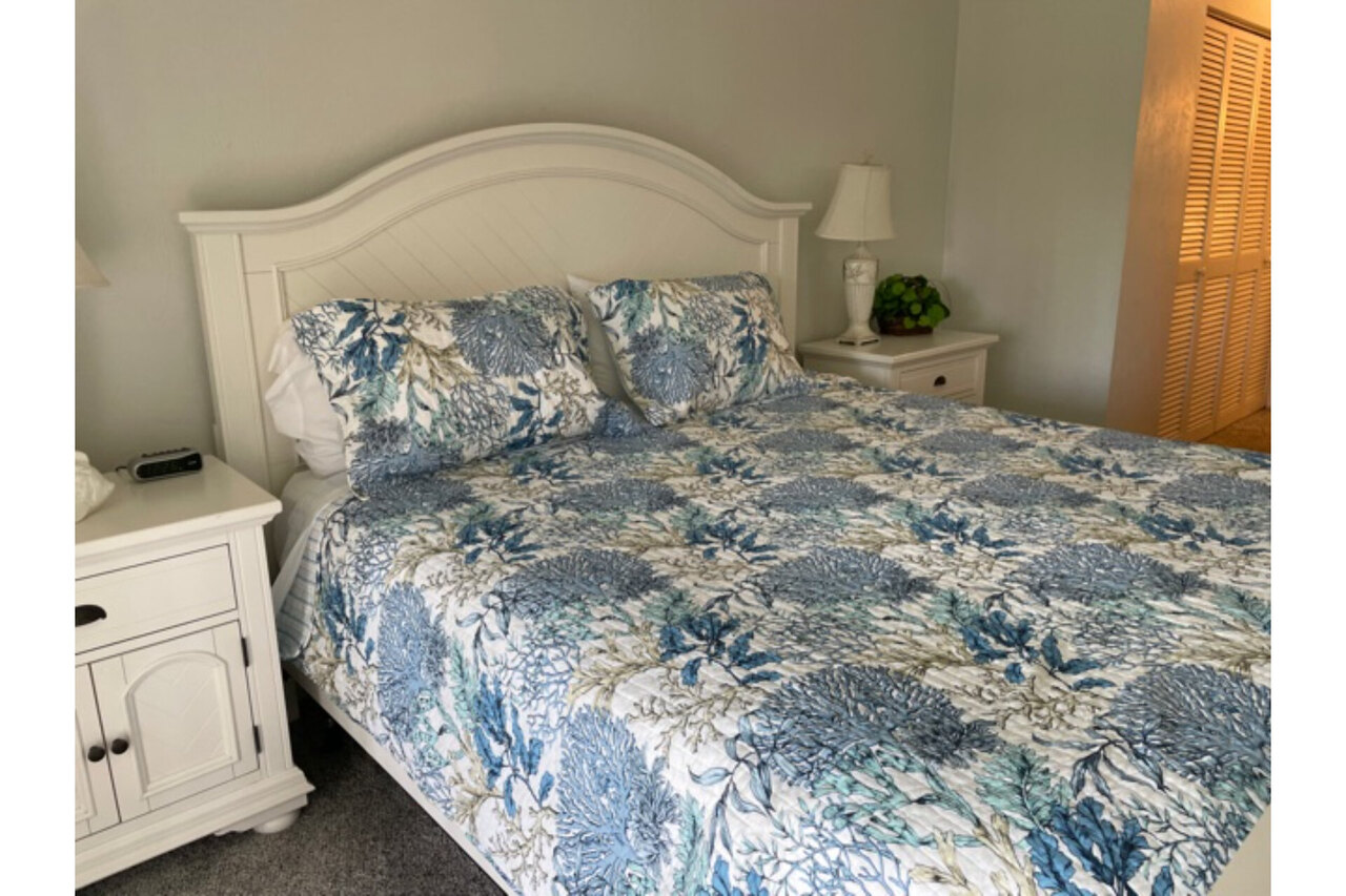 Runaway Bay 215 - Image 17