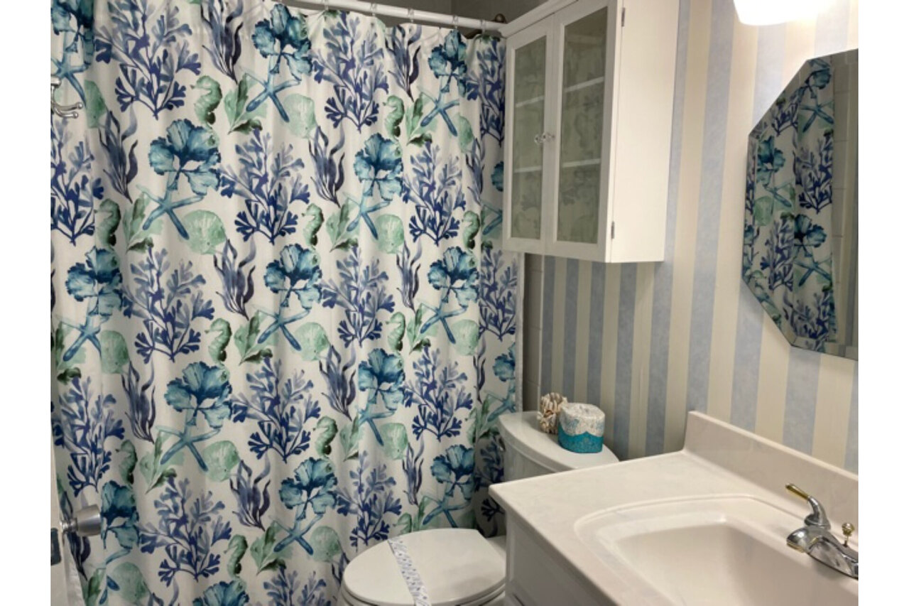 Runaway Bay 215 - Image 18