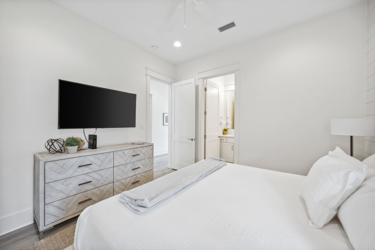 Red Bud Lane - Image 32