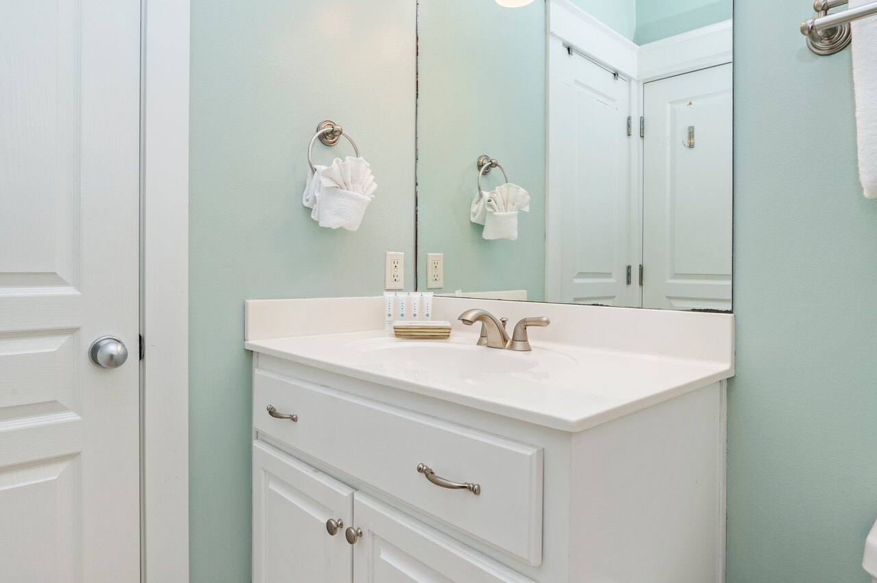 Seabreeze and Sunshine - Image 24