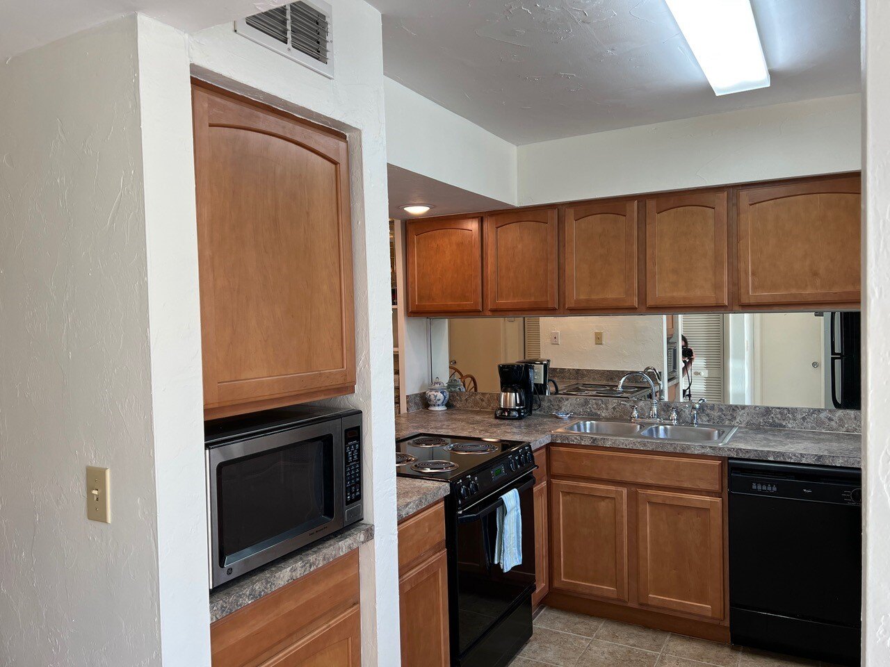 Runaway Bay 106 - Image 8