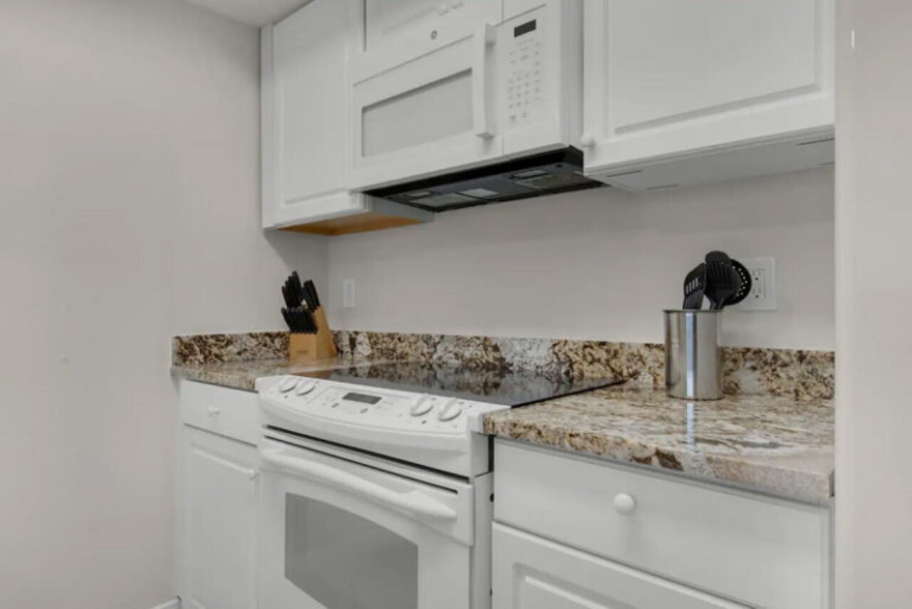 Destin West Pelican 306 - Image 9