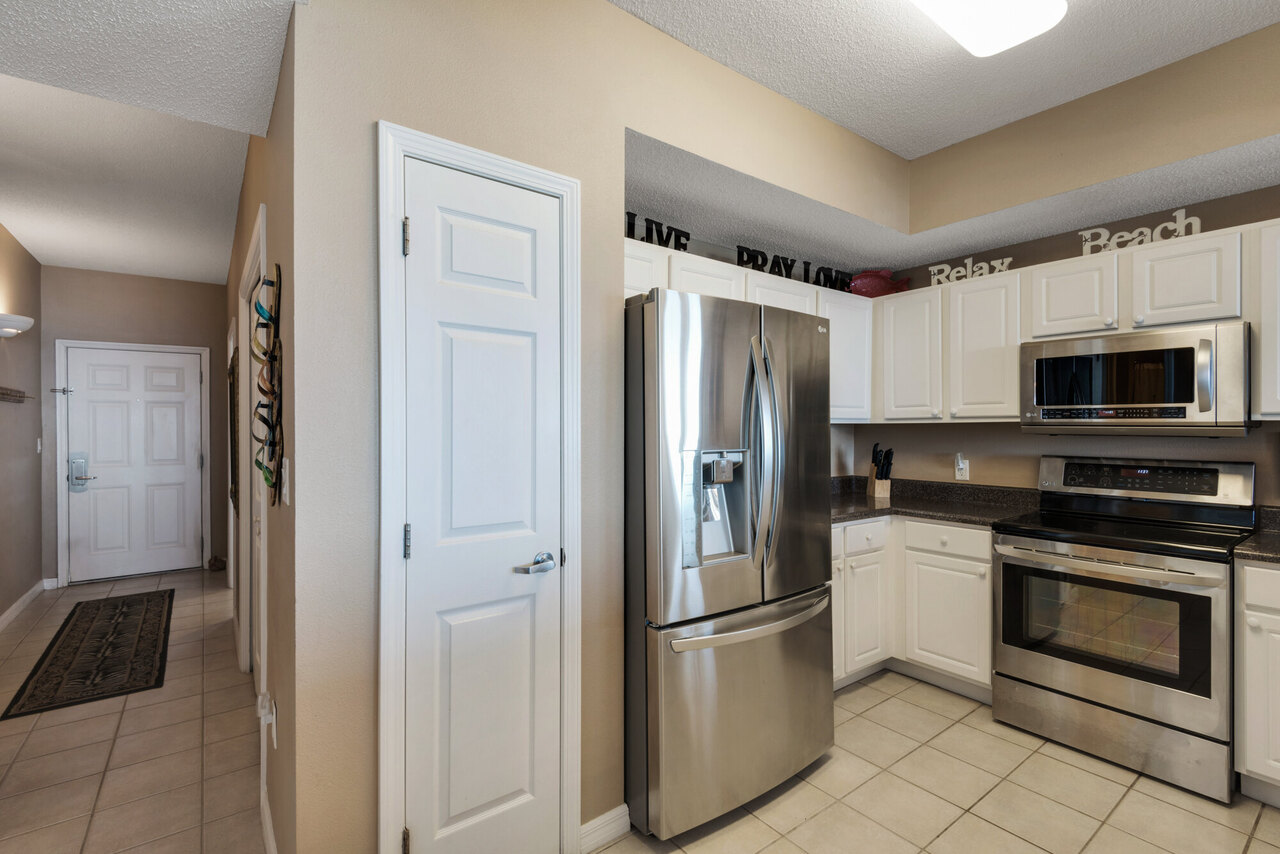 Summerwind 901C - Sunny and Chair - Image 9