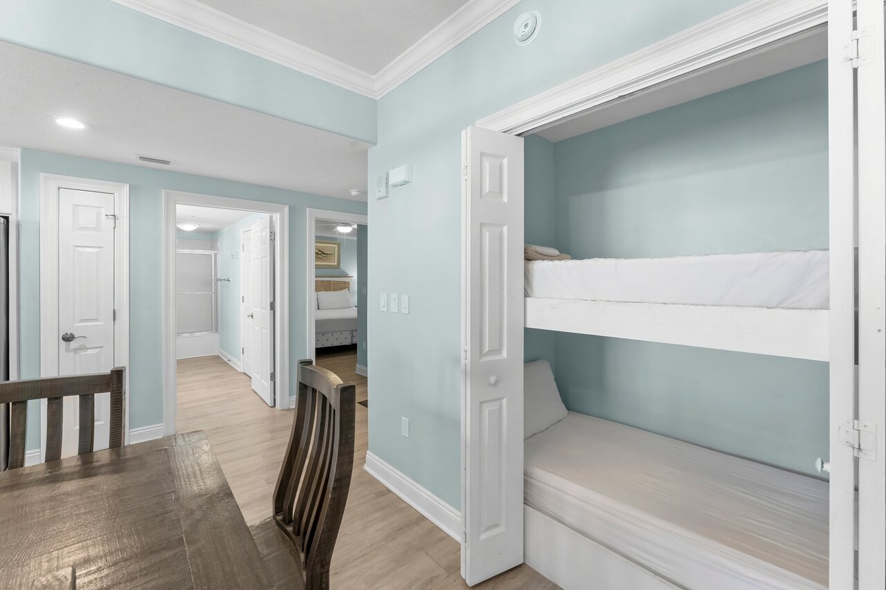 Treasure Island 2005 - Image 12