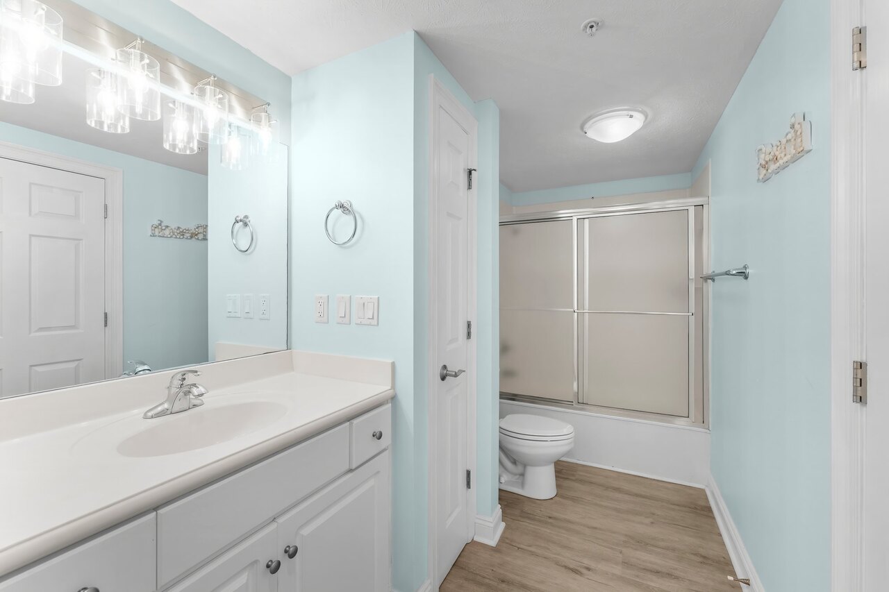 Treasure Island 2005 - Image 19