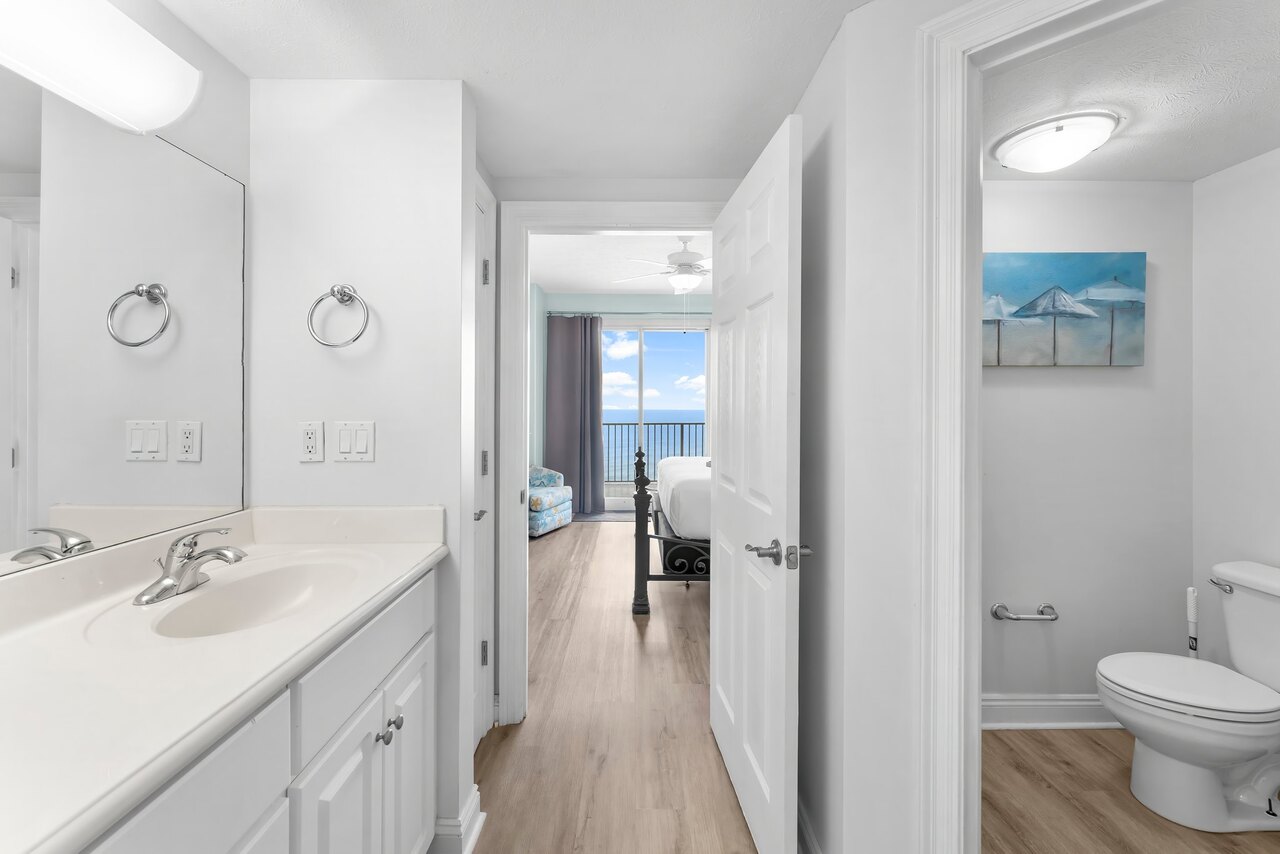 Treasure Island 2005 - Image 23