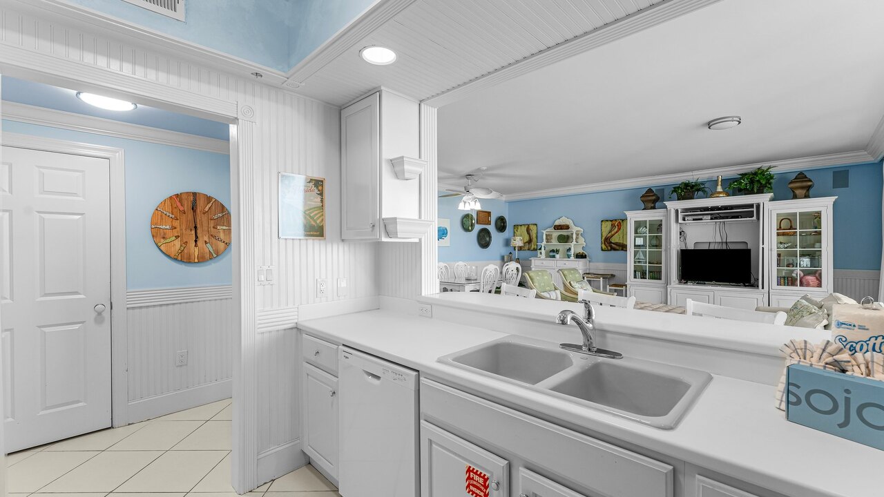 Silver Beach Towers 105E - Image 8