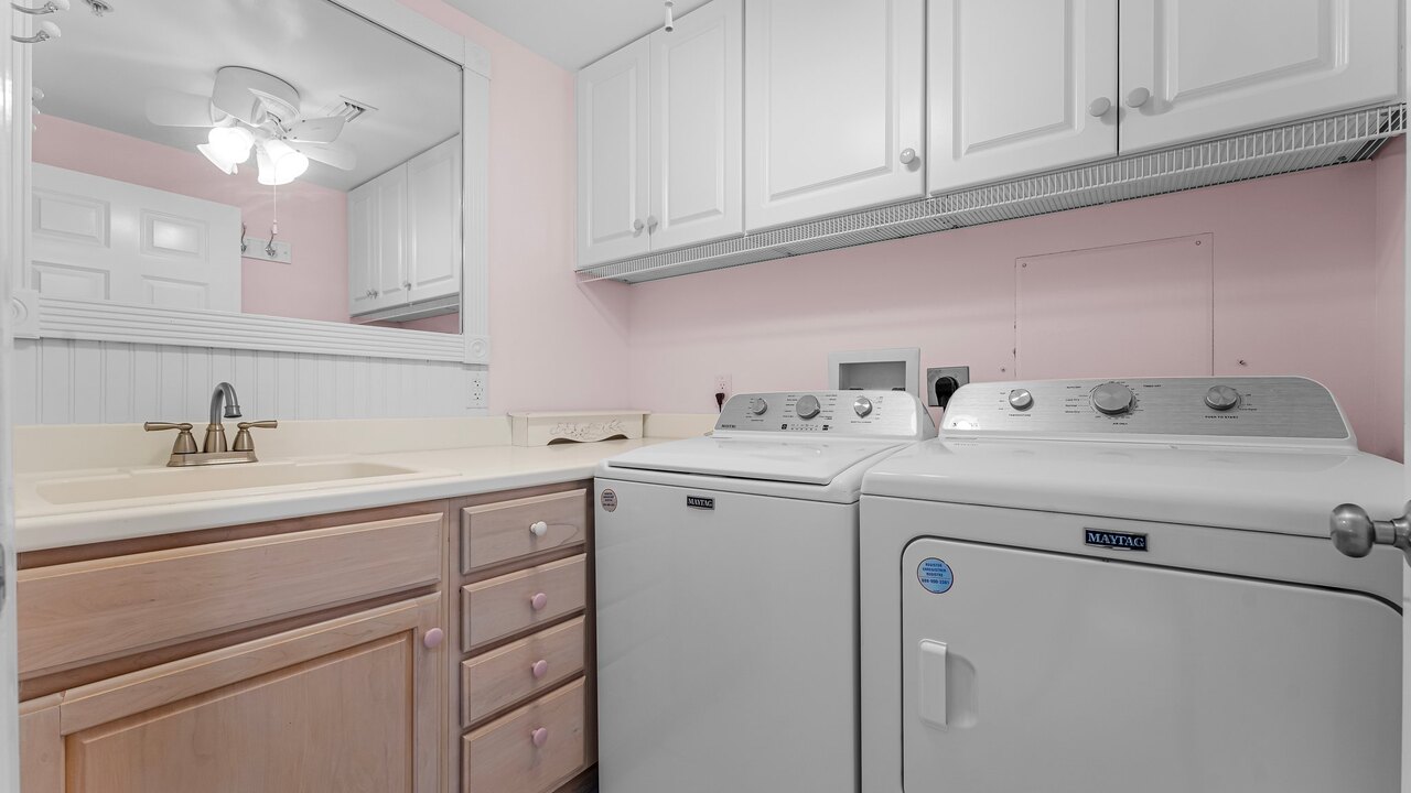 Silver Beach Towers 105E - Image 13