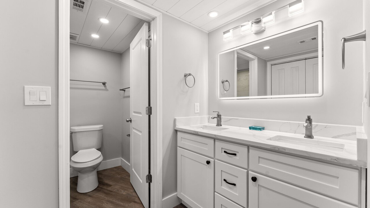 Edgewater Tower 2-808 - Image 17