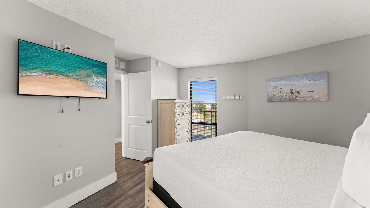 Edgewater Tower 2-808 - Image 16