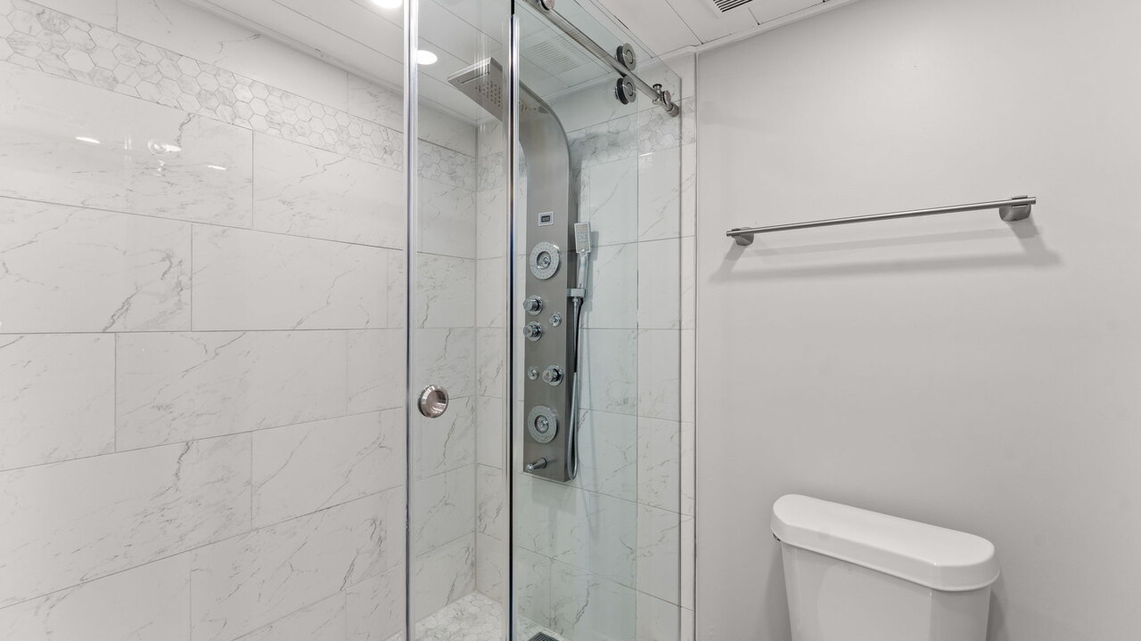 Edgewater Tower 2-808 - Image 18