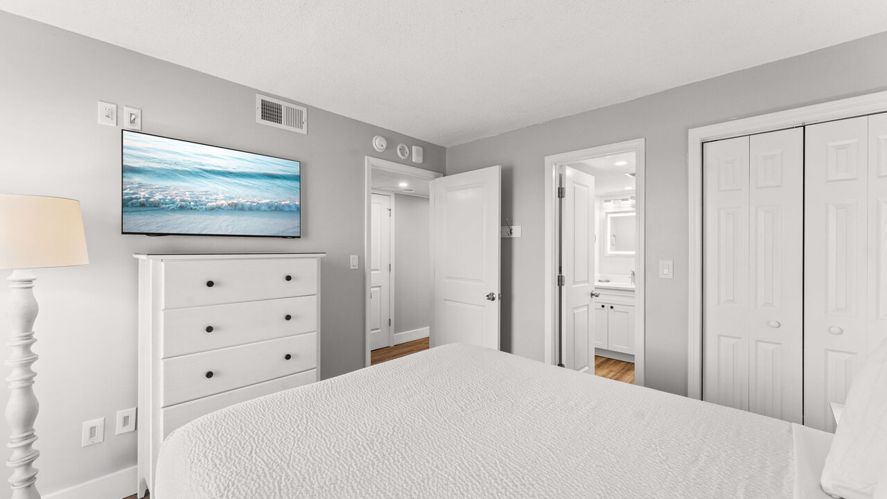 Edgewater Tower 2-808 - Image 20