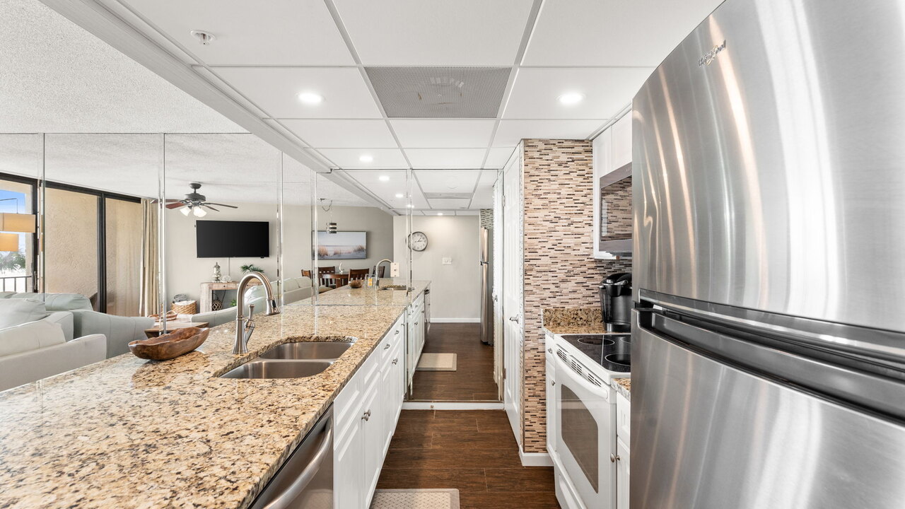 Edgewater Tower 3-210 - Image 25