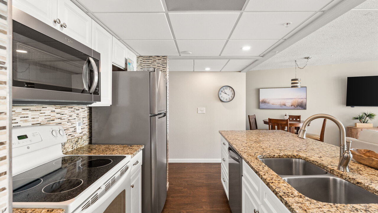 Edgewater Tower 3-210 - Image 27