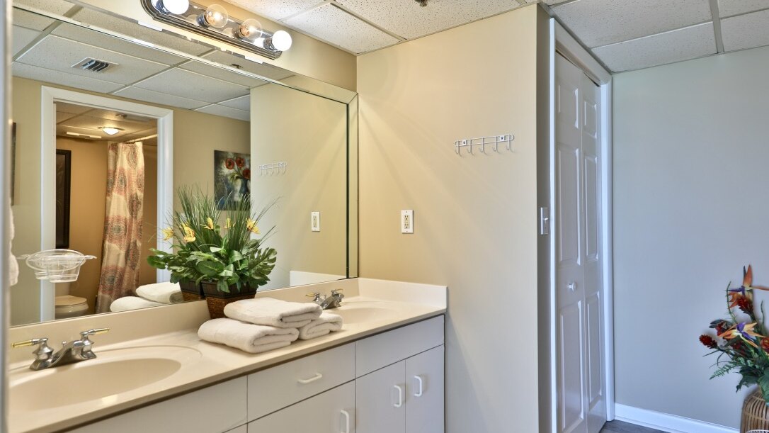 Long Beach 2- 805 - Image 17