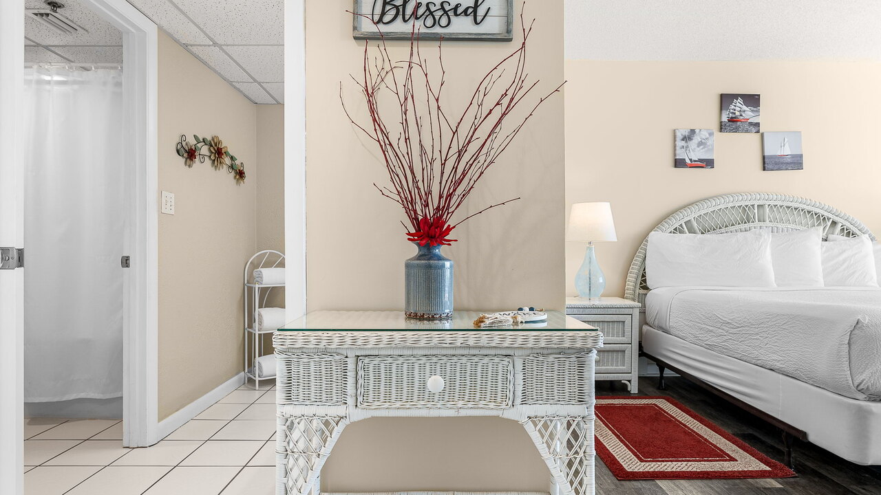 Long Beach 2-304 - Image 24